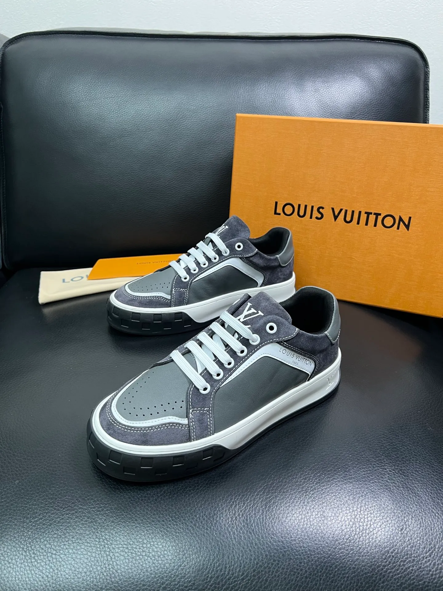 Men's shoes 💰740 Lv top purchase Louis Vuitton, counter synchronization, uppers imported from Italy cowhide, imported mesh padding soft and comfortable, soles: original soles specially provided by the original factory, T men's shoes 💰U exclusive movable molded soles super comfortable, original factory and single goods, high quality, welcome to compare, code number 39-44 (customized 38-45) 85858